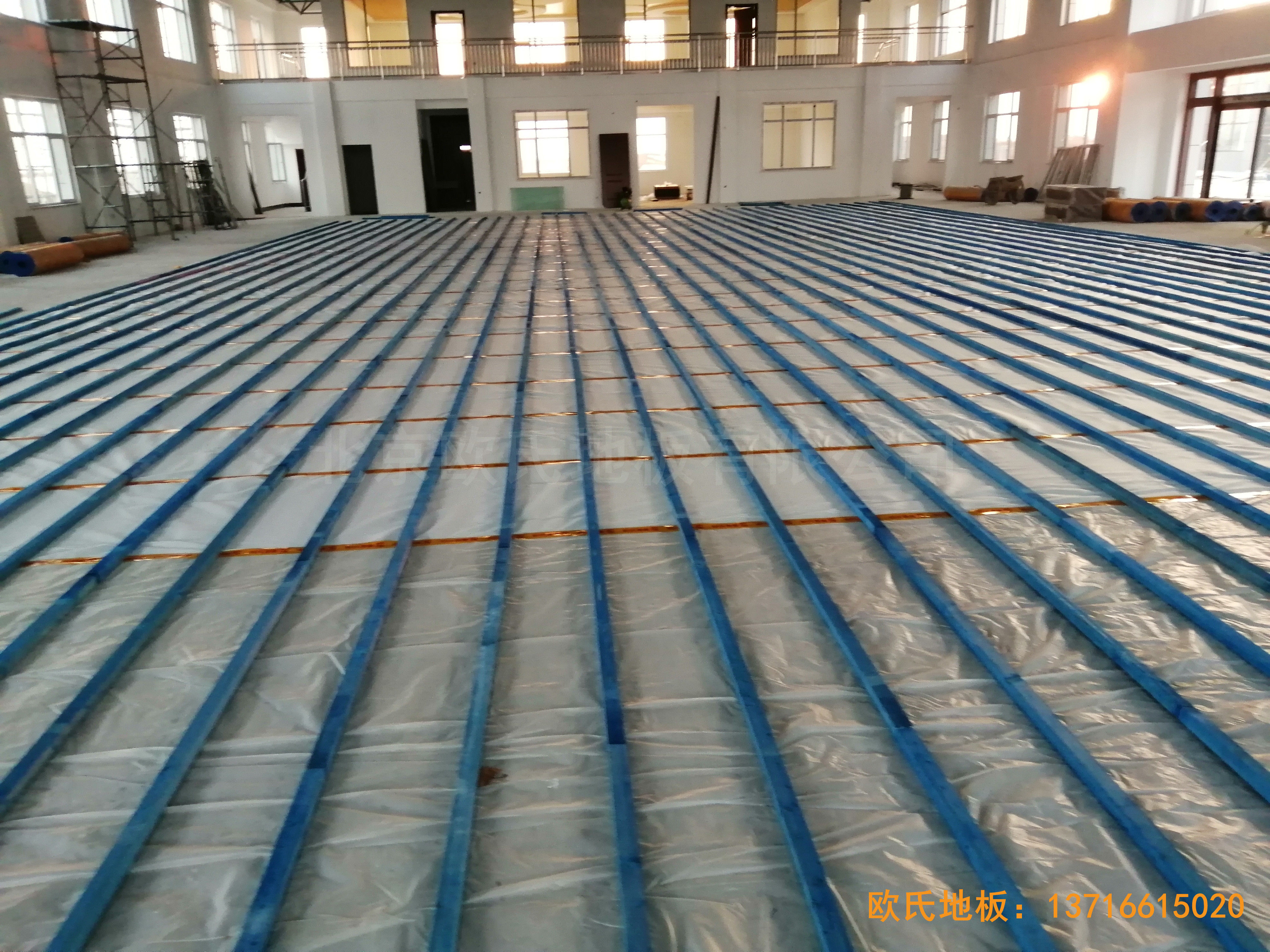 萊州銀海工業(yè)園消防特訓隊籃球館體育木地板施工案例1