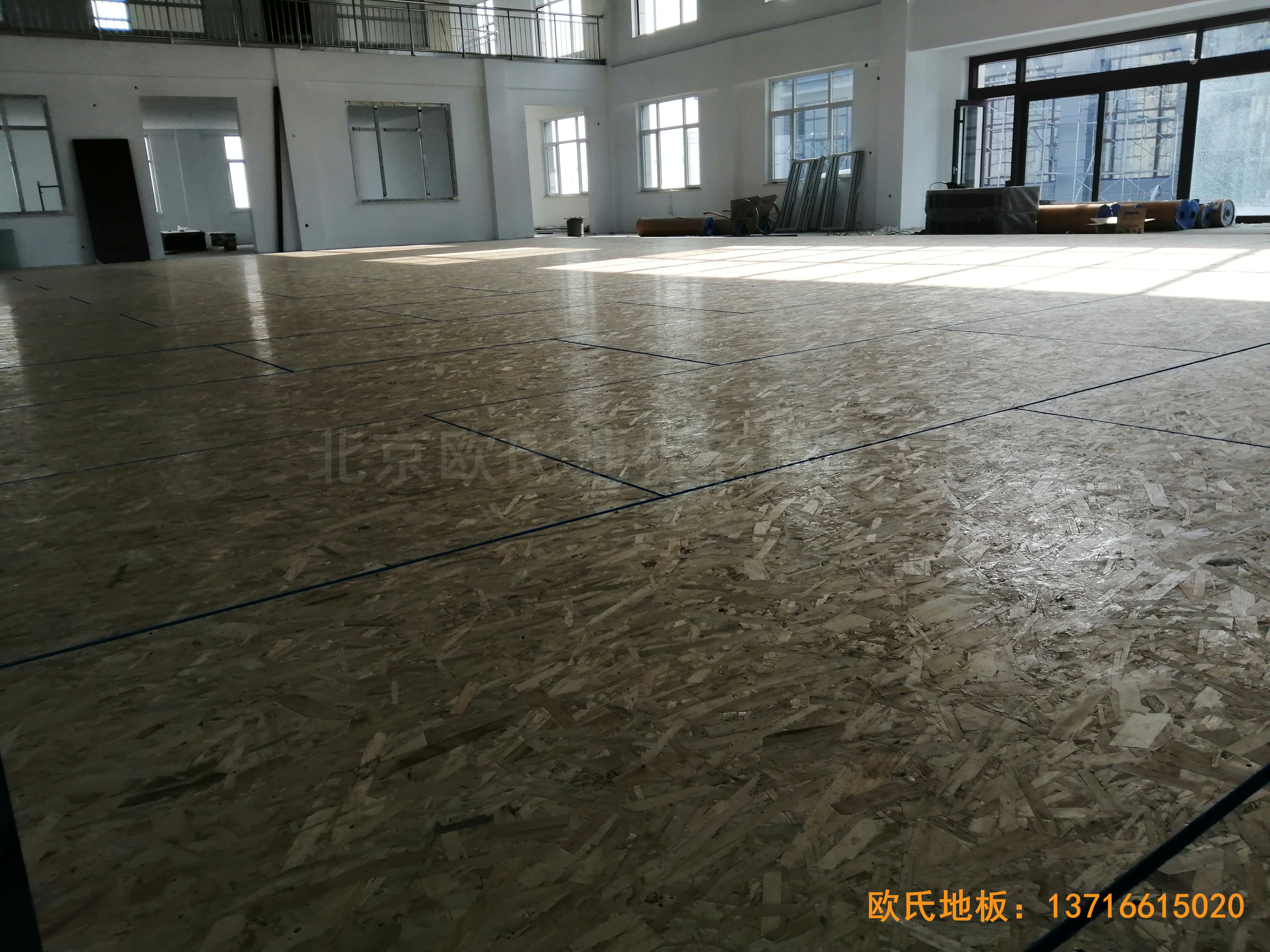 萊州銀海工業(yè)園消防特訓隊籃球館體育木地板施工案例2