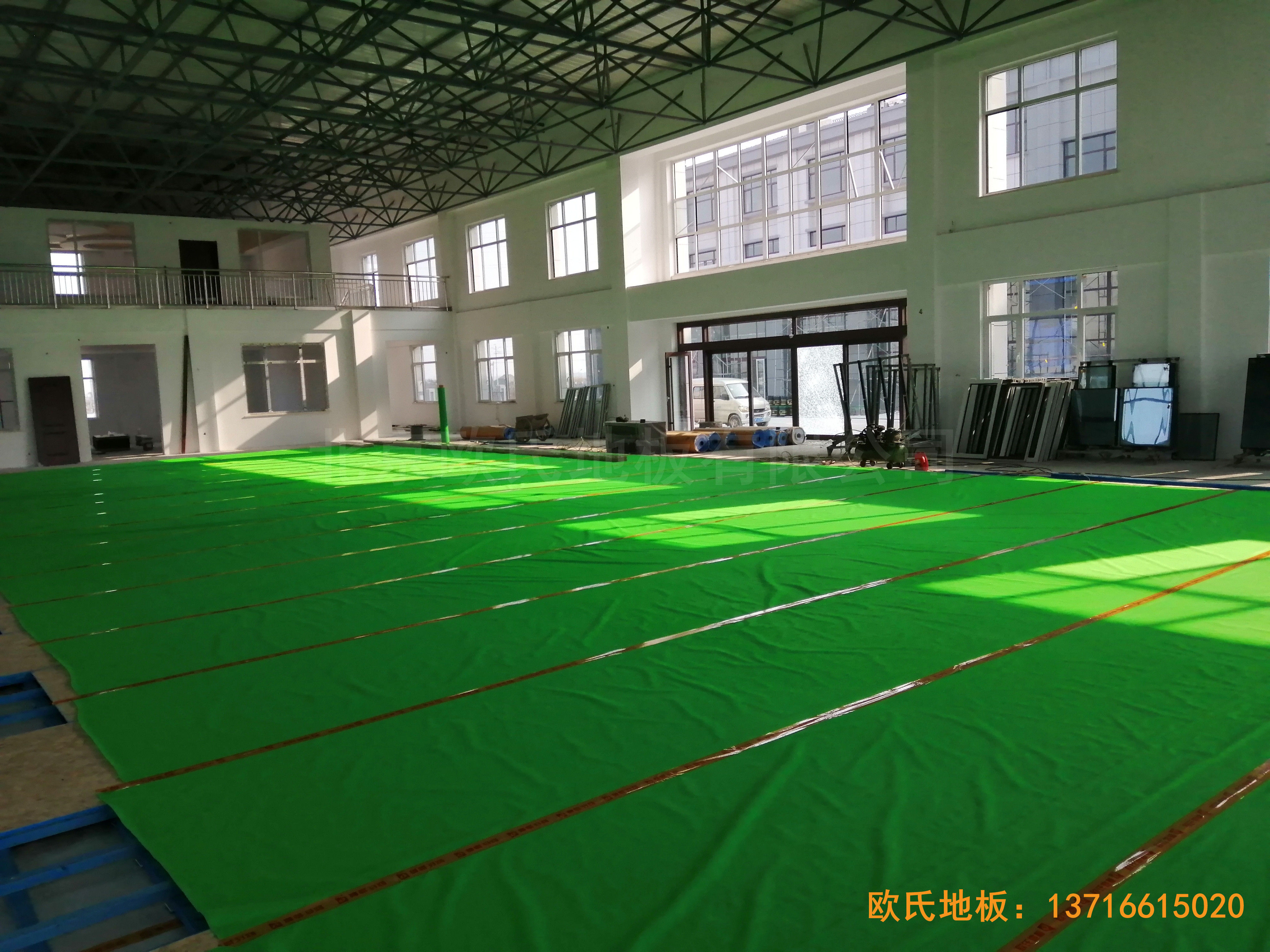 萊州銀海工業(yè)園消防特訓隊籃球館體育木地板施工案例3