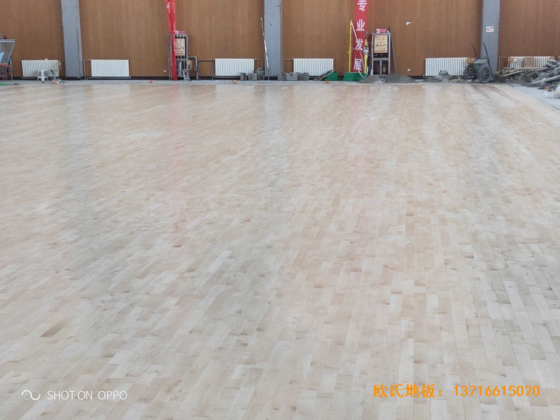 西寧世紀職業(yè)技術學校籃球館運動地板鋪設案例3