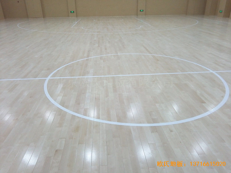 山東濟(jì)南歷下區(qū)燕山學(xué)校籃球館運(yùn)動(dòng)木地板施工案例4