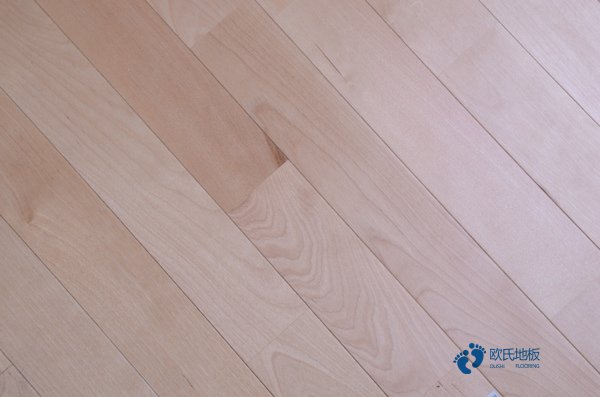 室內(nèi)專業(yè)體育運動木地板安裝2